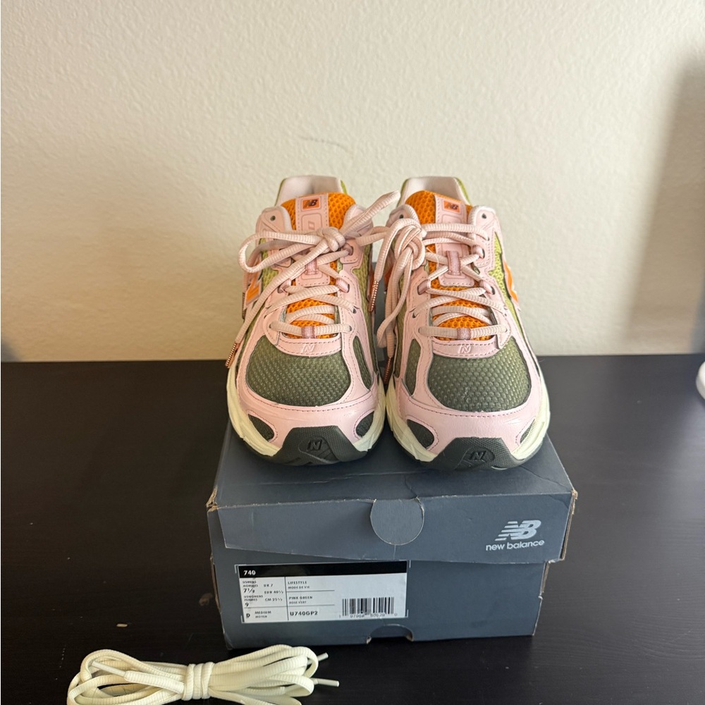 New Balance 740 -Icy Pink/Forest Night/Flame Orange